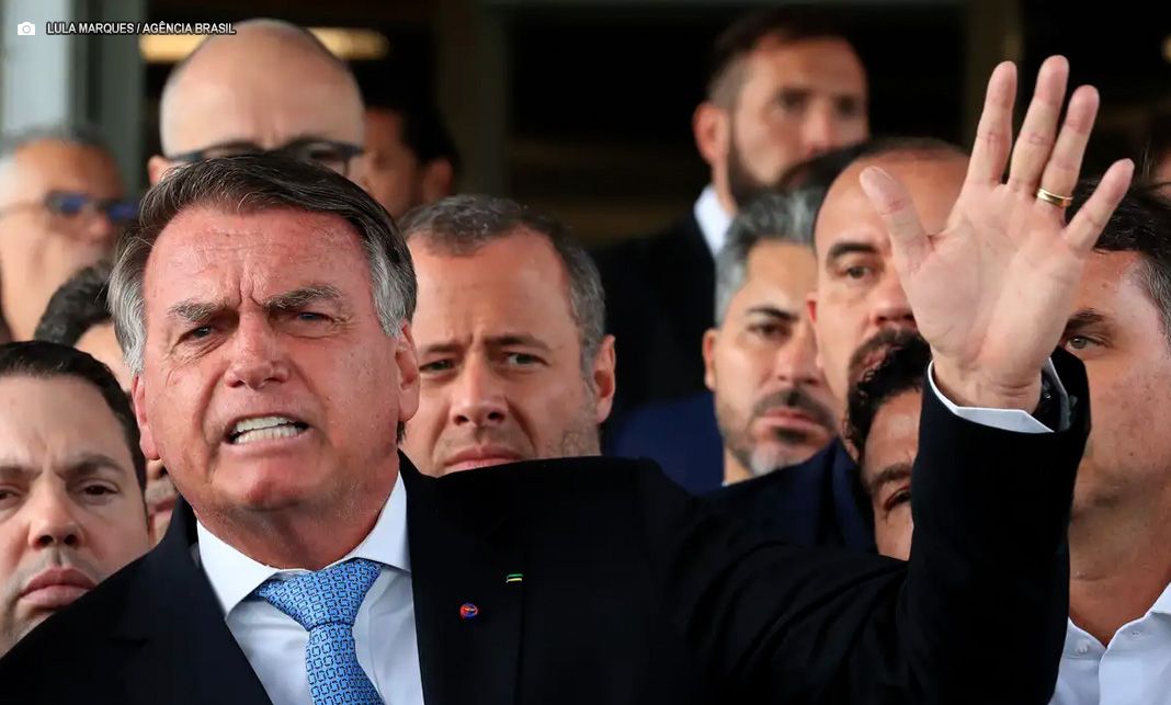 Alexandre de Moraes dá cinco dias para Bolsonaro e réus apresentarem defesa prévia