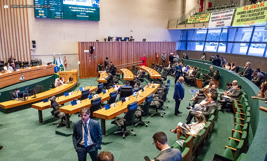 CLDF aprova contas de Ibaneis Rocha relativas aos anos de 2021 e 2022