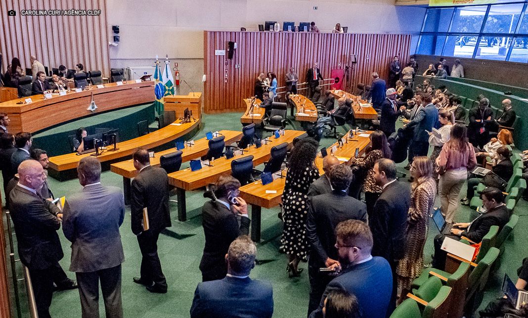 CLDF aprova indicação de Cleber Fernandes à presidência do IGESDF em meio a críticas ao modelo de gestão