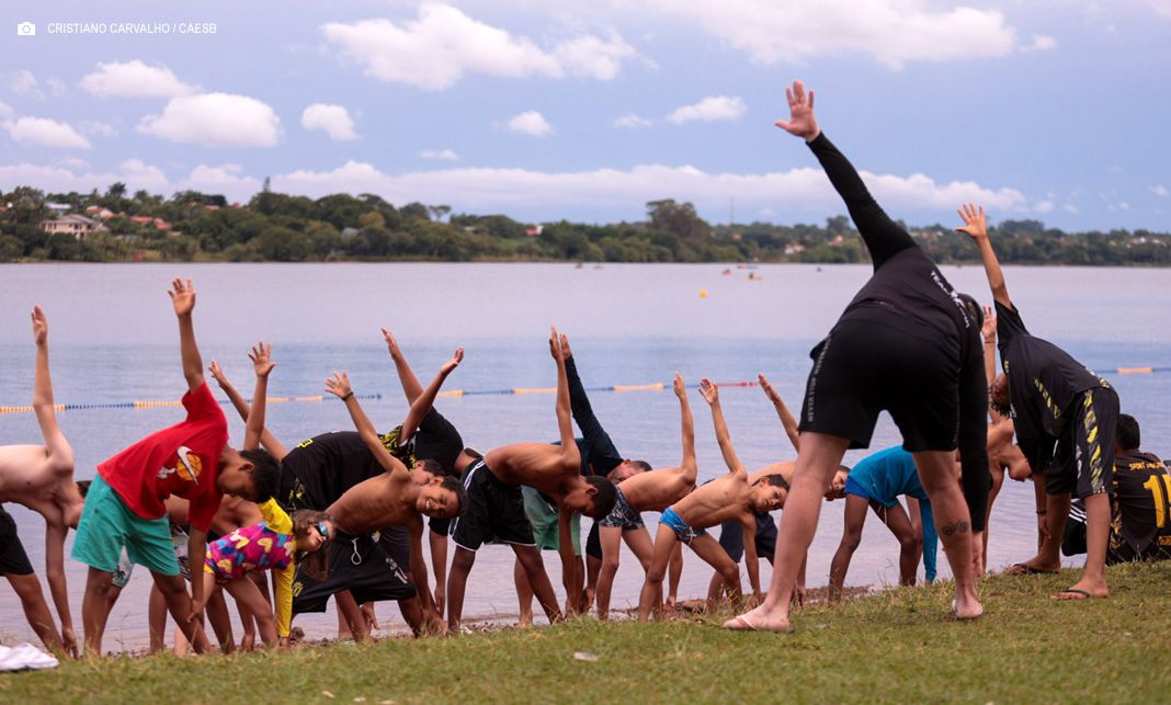 Lago Paranoá comemora Dia Mundial da Água com aulão de natação e atividades educativas
