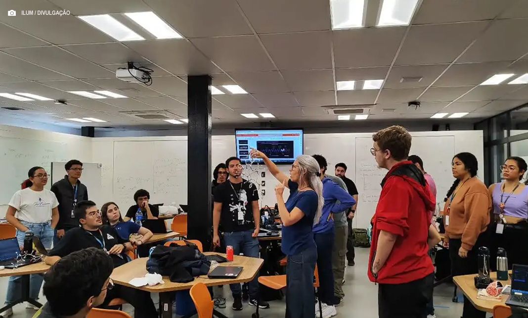 Brasileiros adultos com ensino superior completo chegam a 18,4%