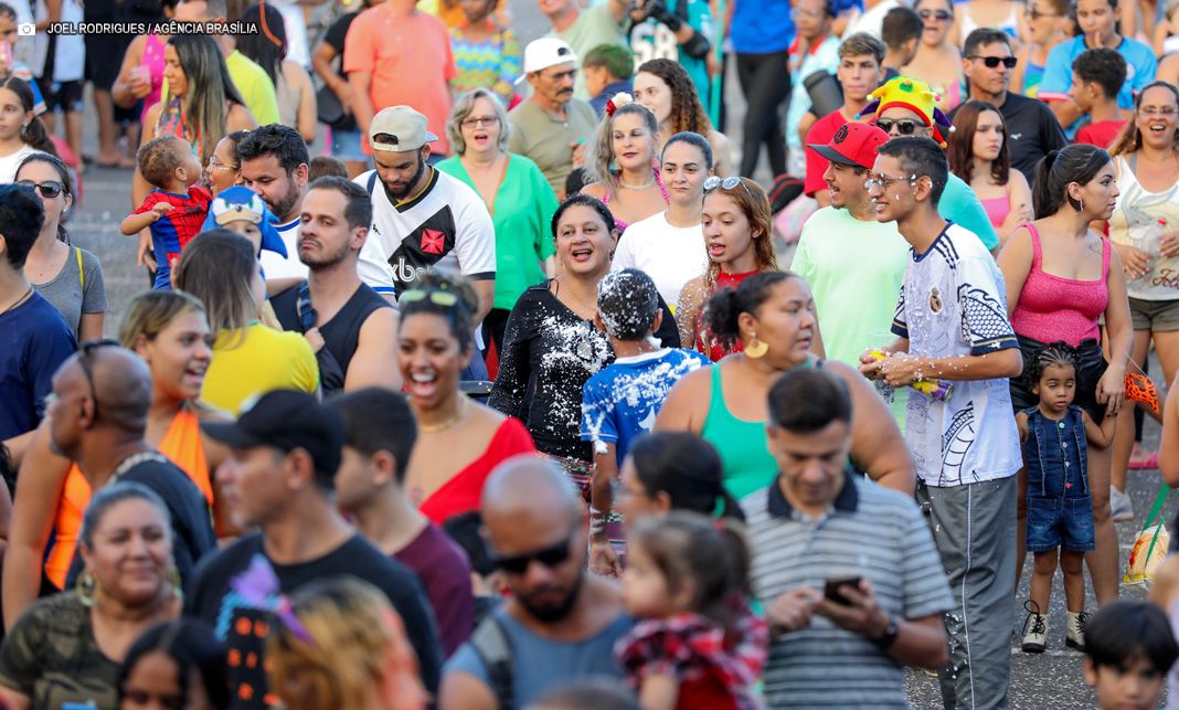 Feira de troca de livros, filmes e folia pós-Carnaval são destaques do fim de semana