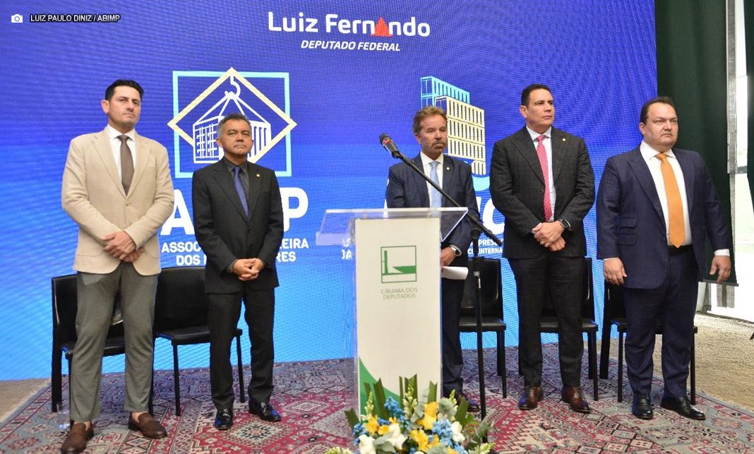 Frente de importadores e comércio internacional é lançada com apoio expressivo no Congresso