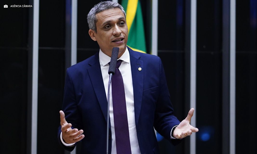 Gustavo Gayer abusa do QI que acredita ter e coloca mandato em xeque, ou se torna refém da liberdade de expressão hipoteticamente ilimitada?