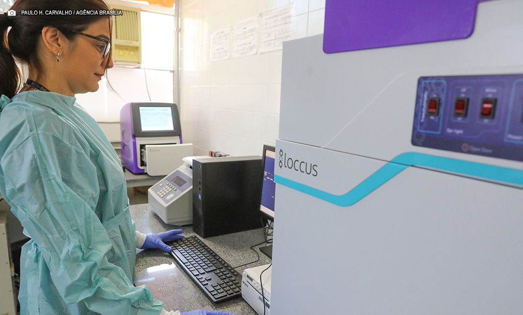 Lacen-DF recebe certificações por excelência em exames laboratoriais