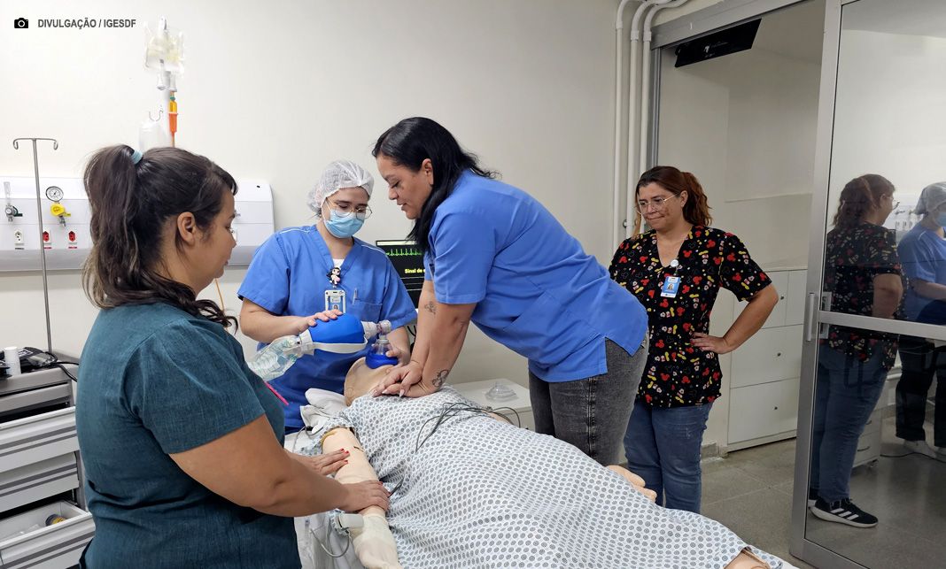 Profissionais de saúde do HRSM participam de capacitações na área de assistência