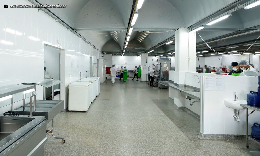 Revitalizada, cozinha do HRT produz até 2,4 mil refeições por dia
