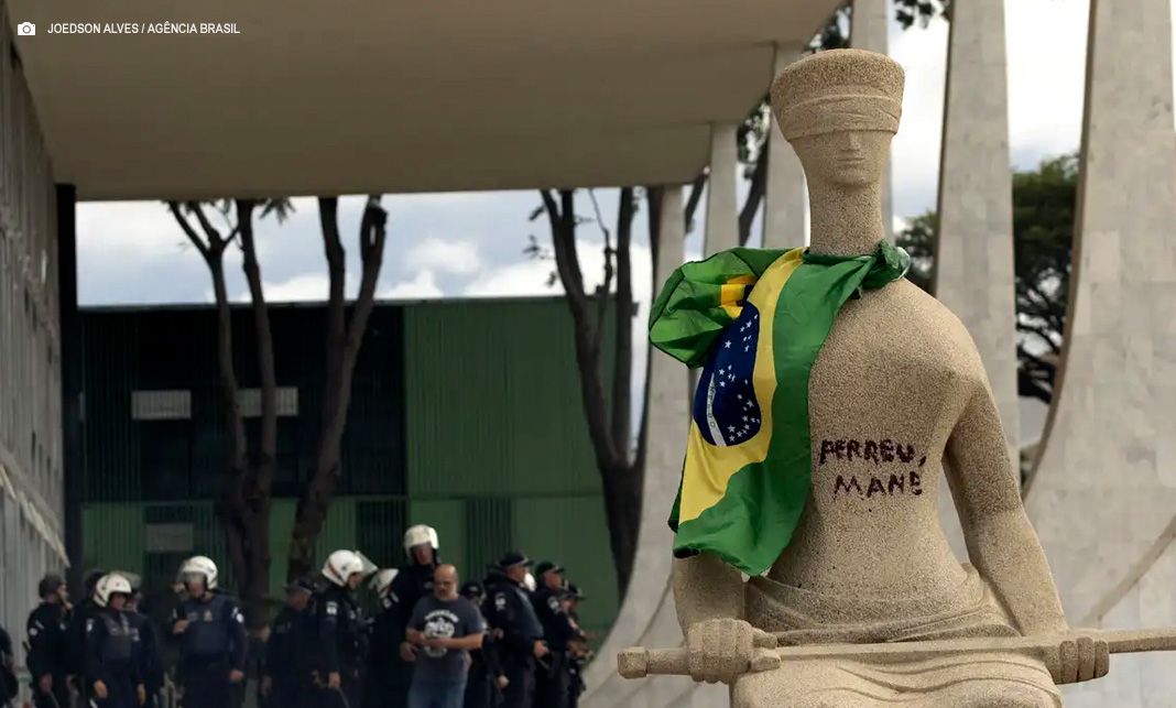 “Perdeu Mané”: STF suspende julgamento de mulher que pichou estátua e tentou golpe de Estado