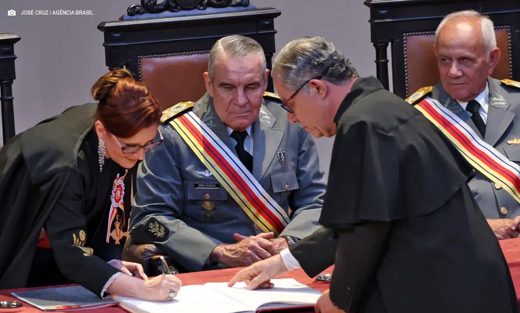 Presidente do STM diz que Bolsonaro pode ser julgado por crime militar