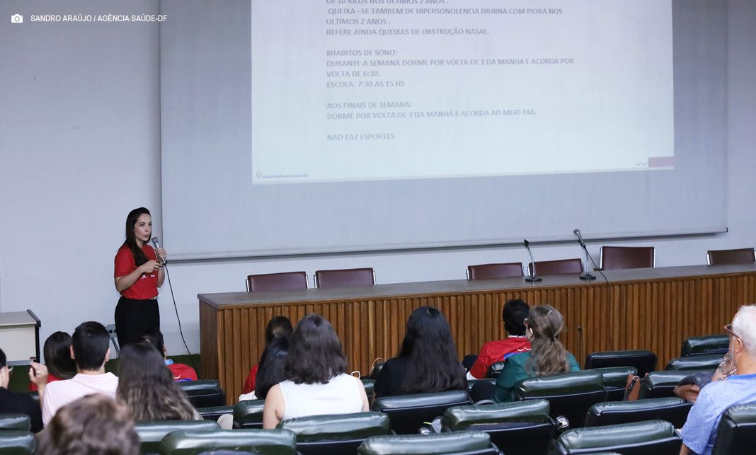 Atividade educativa reúne pacientes e profissionais da saúde do DF em celebração a Semana do Sono 2025