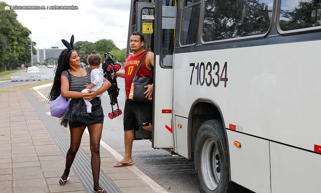 Vai de Graça: Mais de 782 mil viagens gratuitas no primeiro dia de Carnaval no DF