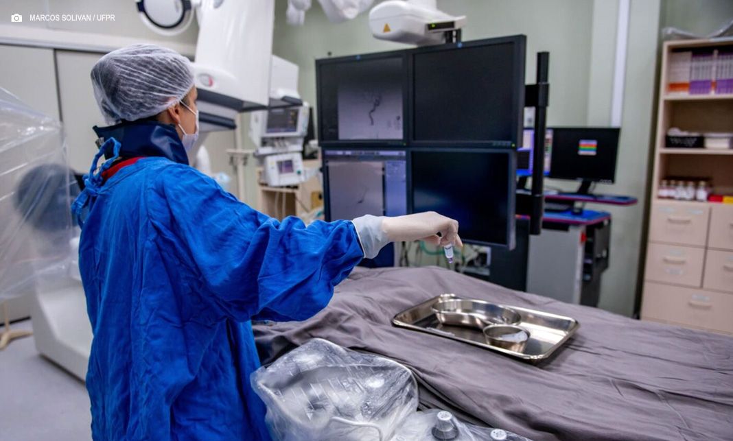 Cirurgia contra AVC recém-integrada ao SUS salva vidas no CHC da UFPR