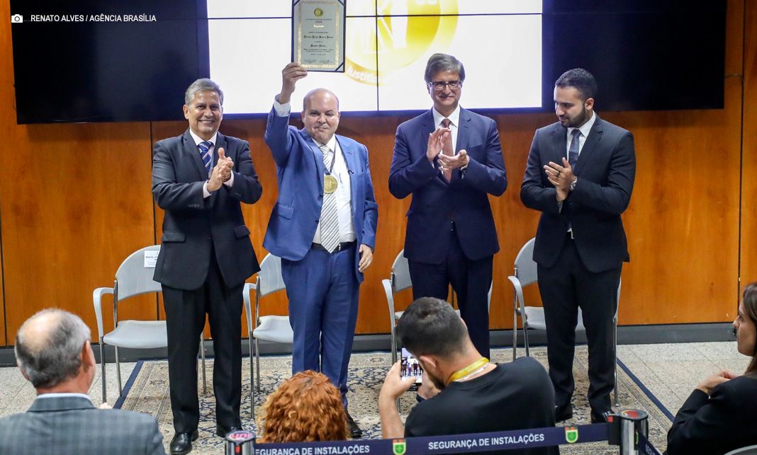 Ibaneis Rocha toma posse na Academia Brasiliense de Direito