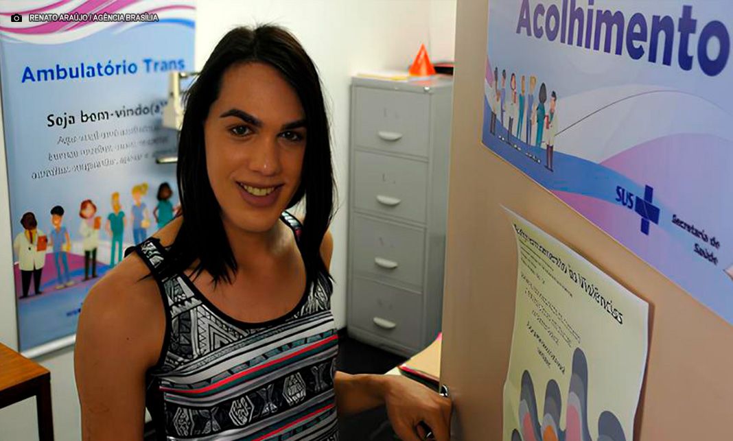 Nota oficial: Cofen entra com representação no MPF contra resolução do CFM que limita atendimento a pacientes transgêneros