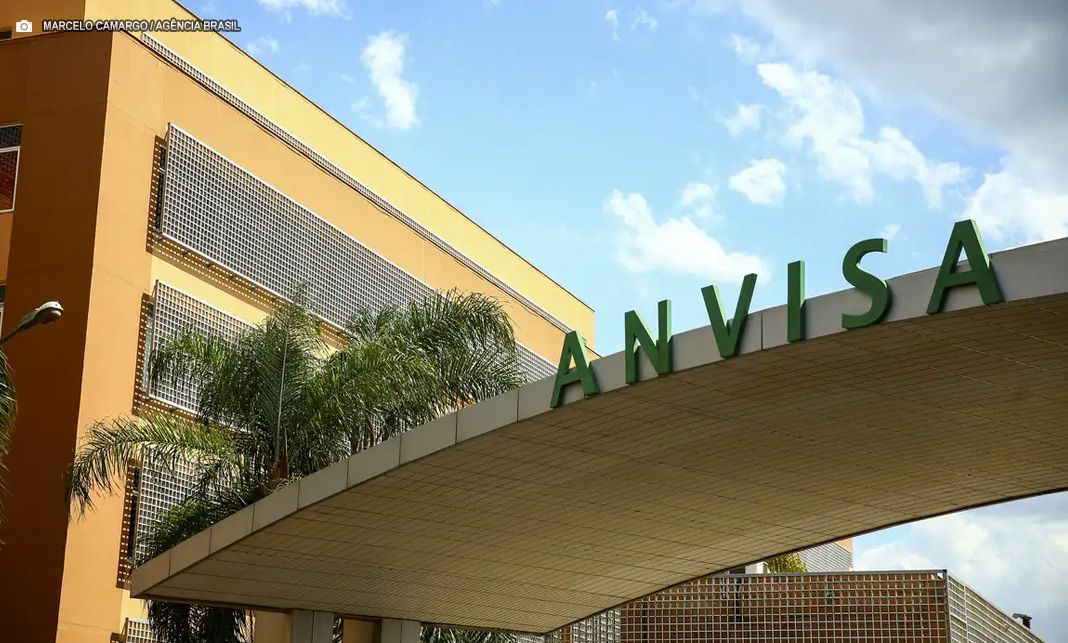 Anvisa proíbe lote falso de chá e suplementos sem segurança comprovada