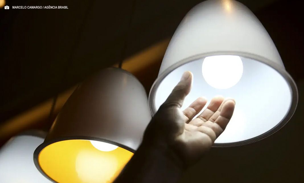 Conta de luz terá bandeira amarela em maio, decide Aneel