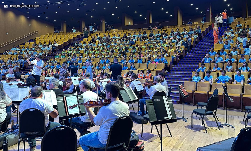 Orquestra Sinfônica do Teatro Nacional apresenta concerto didático para estudantes da rede pública