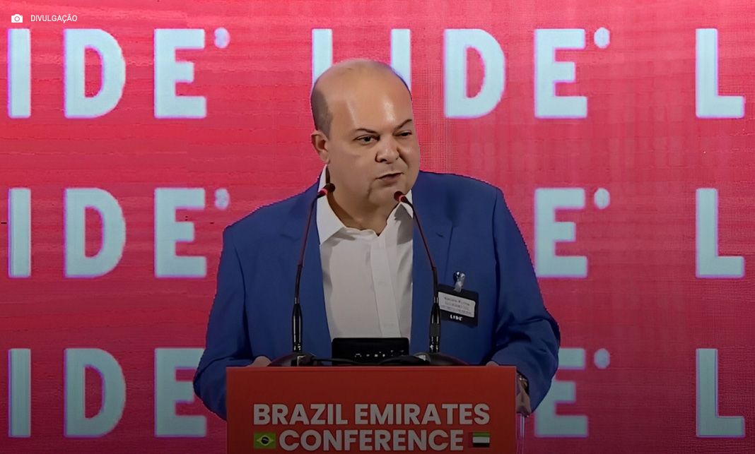 Ibaneis Rocha reforça vocação de Brasília como capital da sustentabilidade durante palestra nos Emirados Árabes Unidos