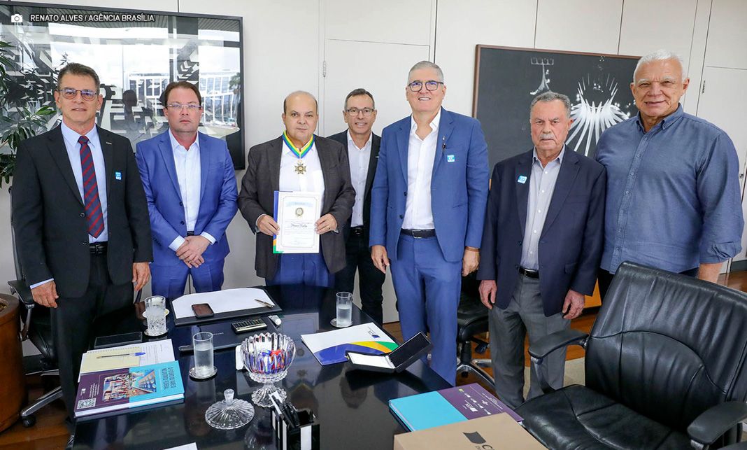 Ibaneis Rocha ganha Medalha Mérito Lojista do DF