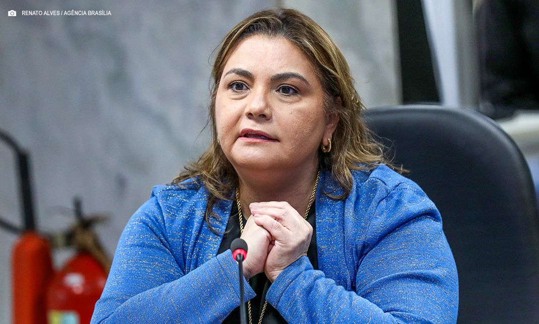 Lucilene Florêncio assume Superintendência da Região de Saúde Oeste