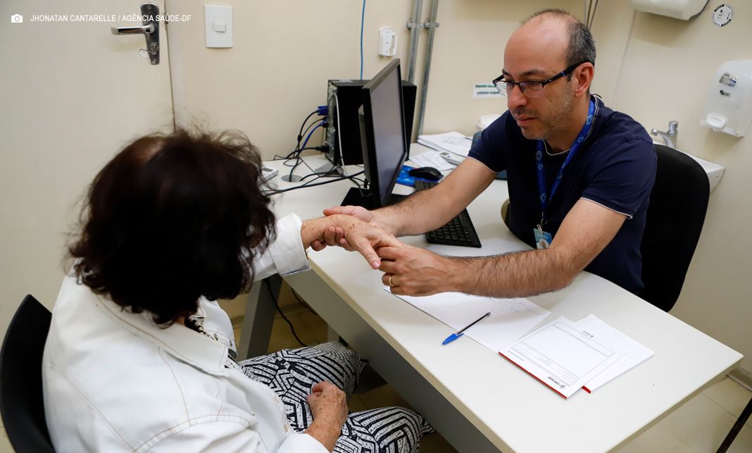 Parkinson: dia de conscientização joga luz sobre doença que afeta milhões no mundo