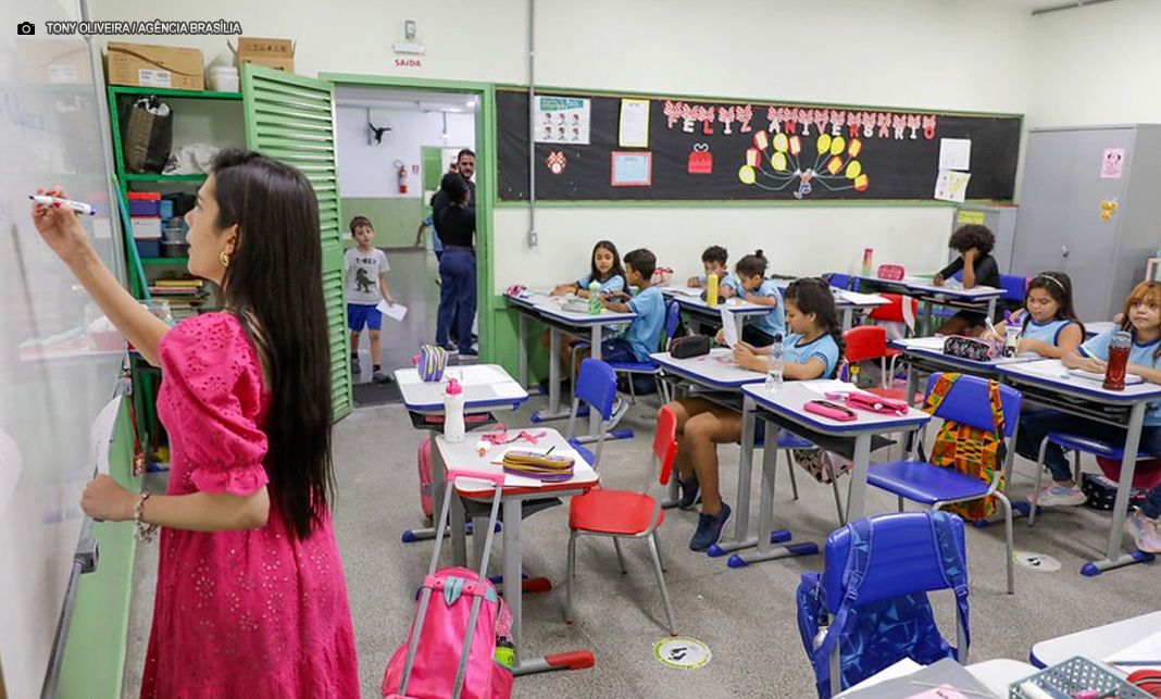 Ibaneis autoriza novo processo seletivo para professores substitutos