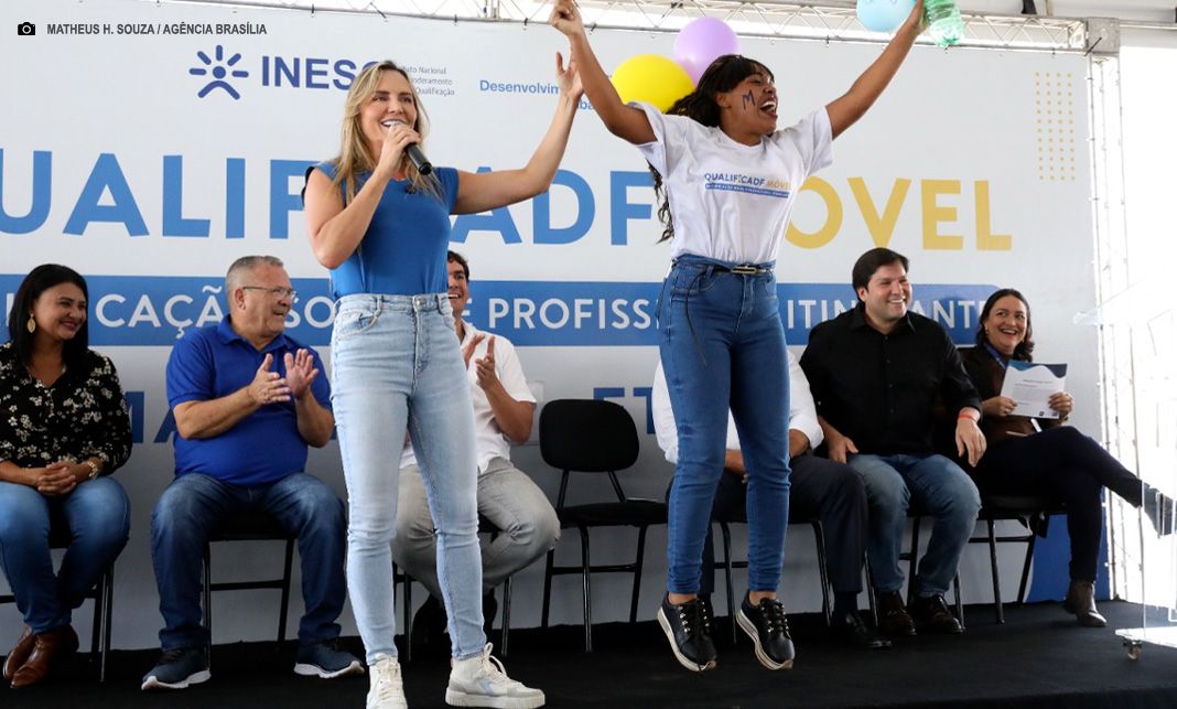 Mais de 600 alunos são certificados pelo QualificaDF Móvel