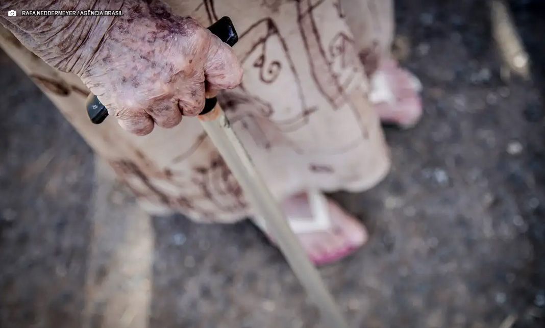 Queda é a segunda maior causa de óbito entre idosos acima de 80 anos