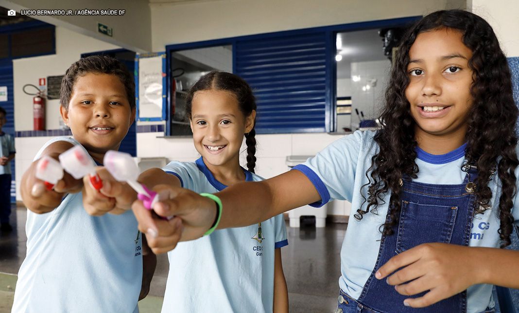 Estudantes aprendem sobre higiene bucal em ação do programa Saúde na Escola