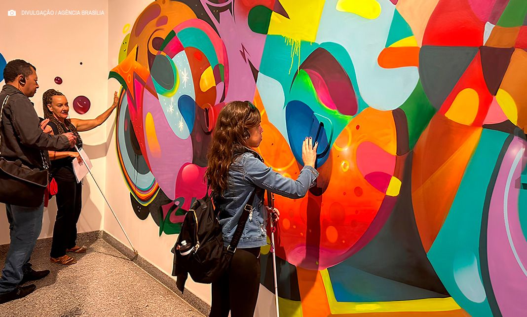 Inscrições abertas para cursos gratuitos de acessibilidade cultural, Braille e audiodescrição