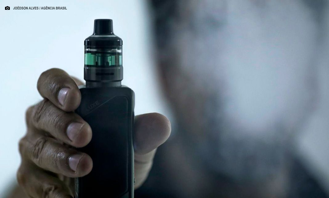 Plataformas devem remover propagandas de cigarros eletrônicos