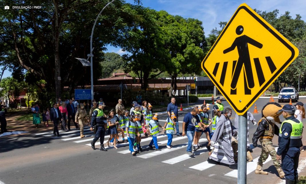 Local da primeira faixa de pedestre implantada no DF tem ação educativa nesta terça (1º/4)