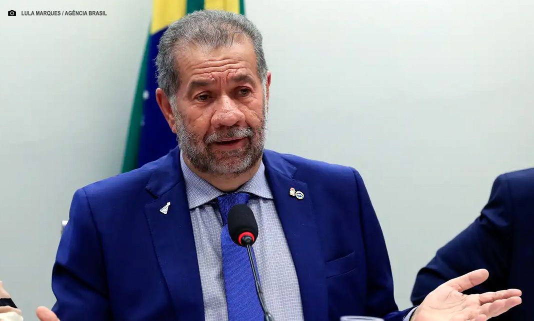Após fraude no INSS, Carlos Lupi pede demissão do Ministério da Previdência