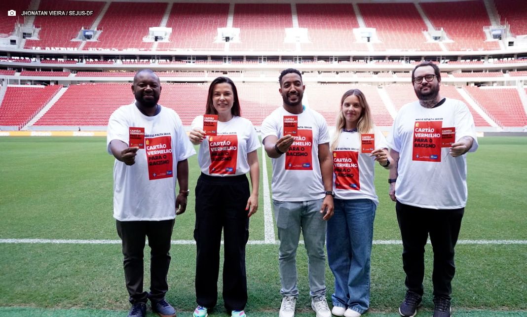 ‘Cartão Vermelho para o Racismo’ volta a campo e reforça combate à discriminação no futebol