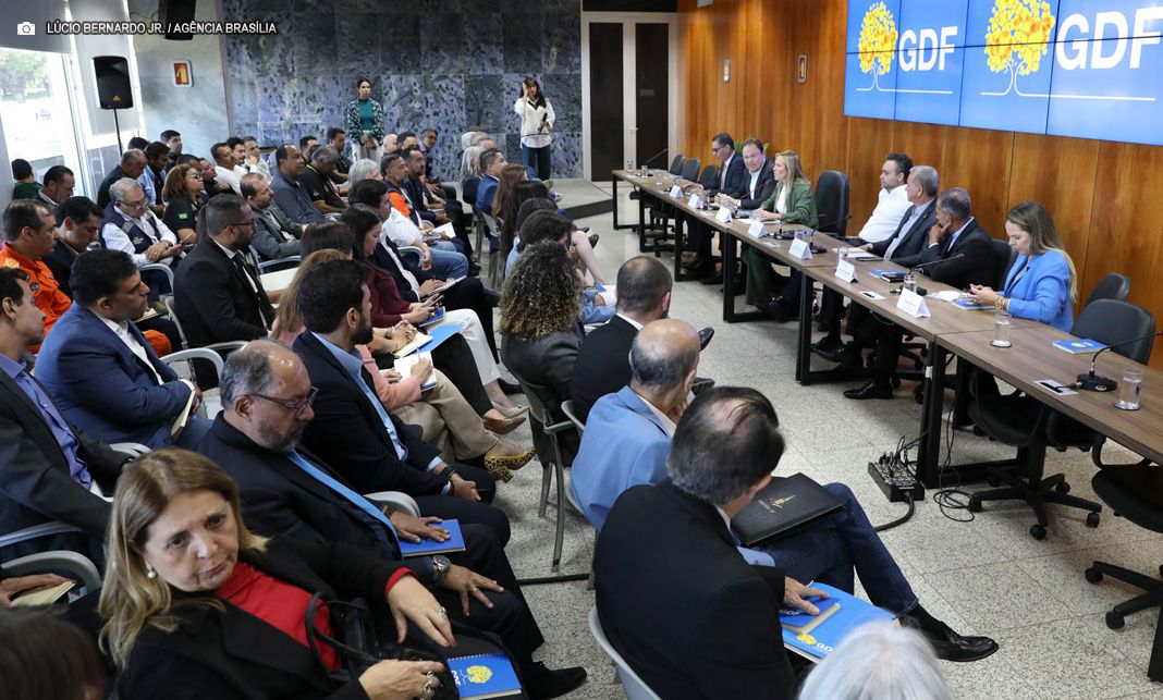 Celina Leão reúne secretários e administradores para tratar de ações e projetos do governo