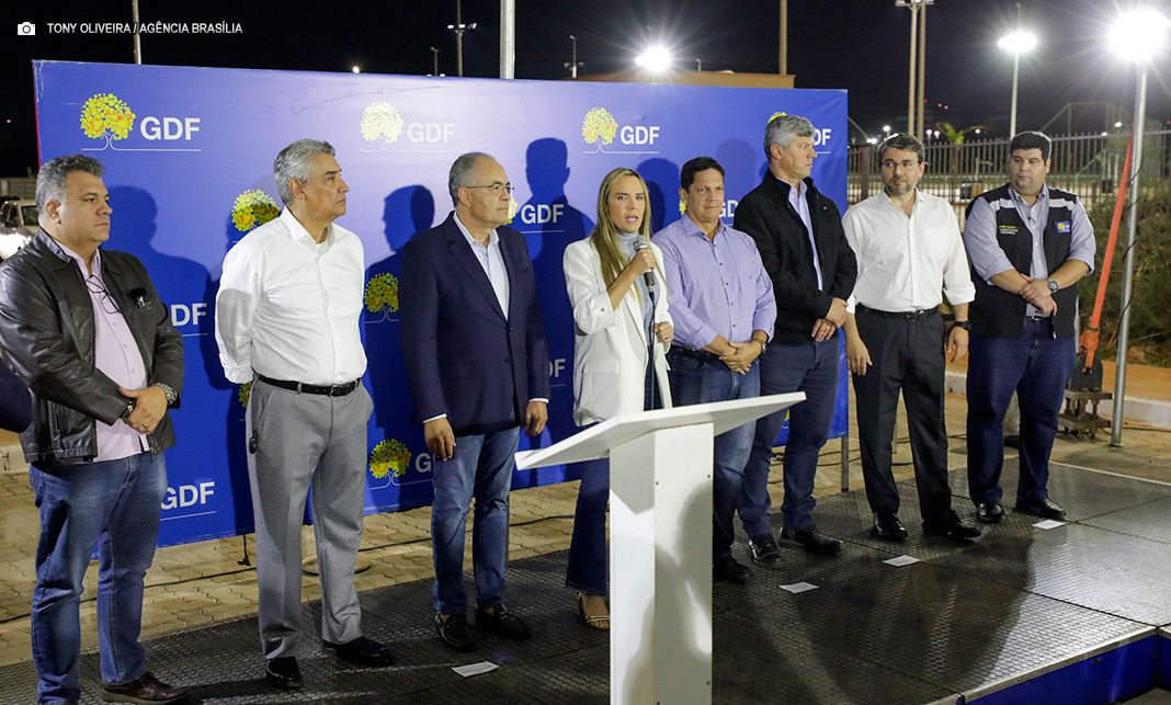 Celina Leão inaugura instalação de 450 luminárias no Parque Burle Marx, no Noroeste