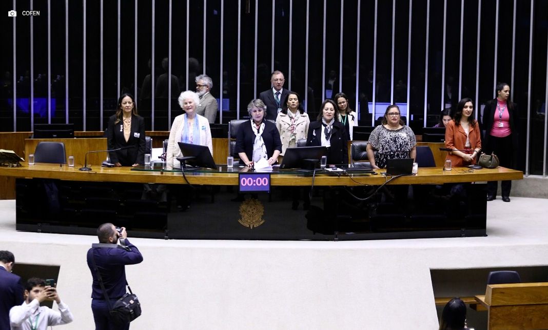 Em solenidade no Congresso, Cofen reafirma compromisso da Enfermagem com a amamentação