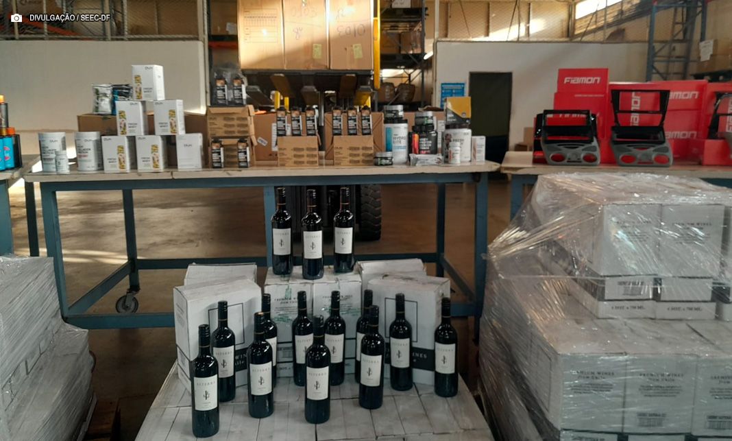 Ação da Receita do DF apreende de conhaque a óleo de soja