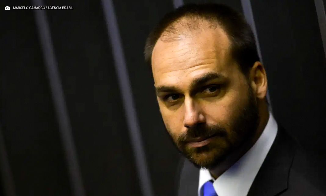 “Tantas fez o moço que foi pra panela”: Eduardo Bolsonaro se torna investigado pelo STF a pedido da PGR