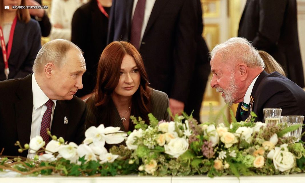 Na Rússia, Lula celebra 80 anos da vitória contra o nazismo