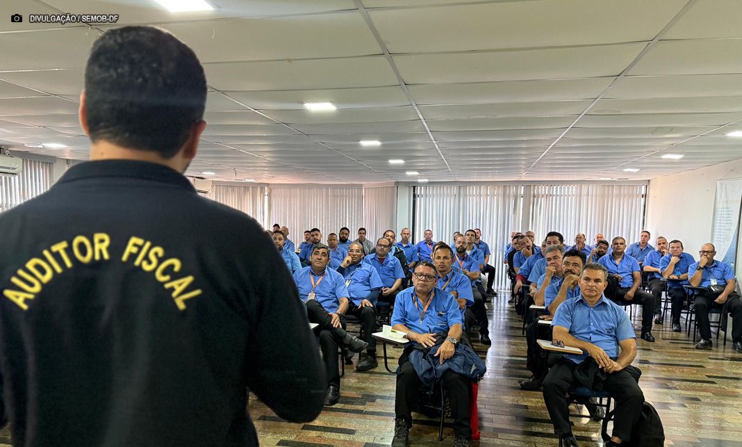 Motoristas de ônibus do DF recebem treinamento sobre comunicação não violenta e conduta profissional