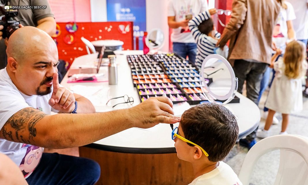 Expansão do programa Em um Piscar de Olhos beneficiará mais de 56 mil alunos da rede pública
