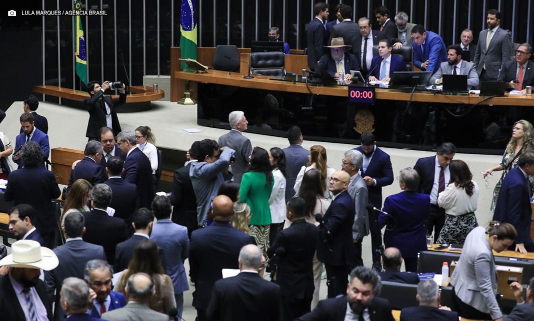 Câmara aprova projeto de reajuste de salários de servidores públicos