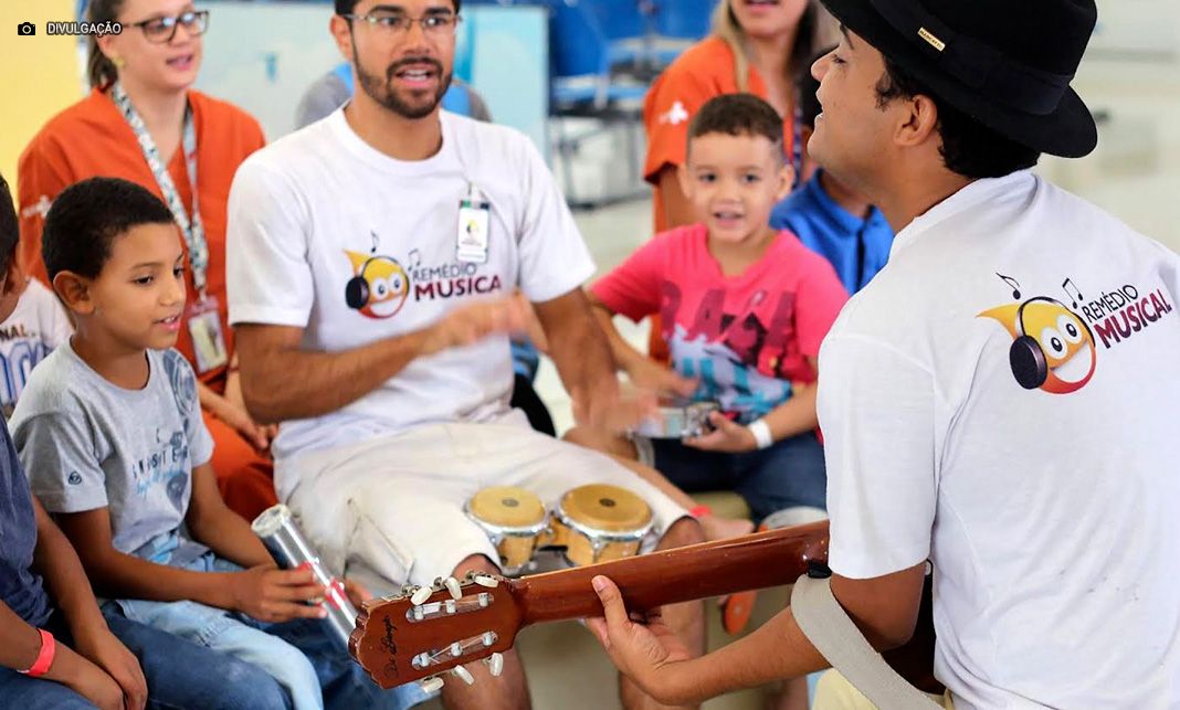 Dr. Melodia e o Remédio Musical com Alan Cruz e banda: novas apresentações em hospitais do DF