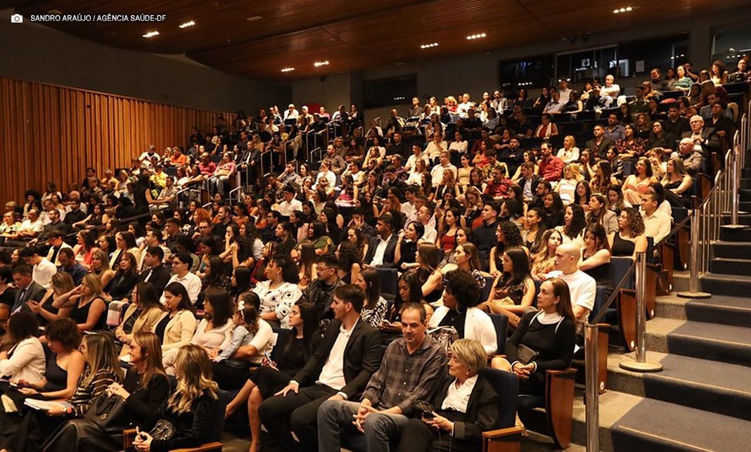 Egressos dos Programas de Residência em Áreas Profissionais da Saúde participam de solenidade de formatura
