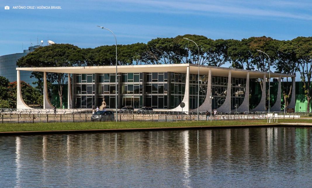 Moraes ouve testemunhas de Bolsonaro na ação do golpe