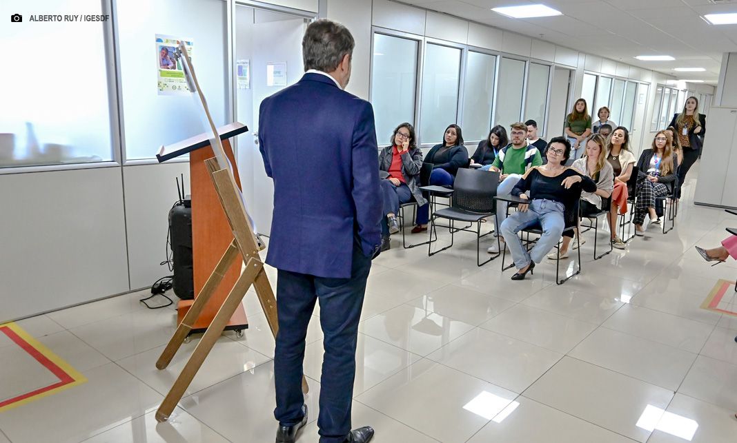 Especialista alerta para os desafios da obesidade em evento com servidores