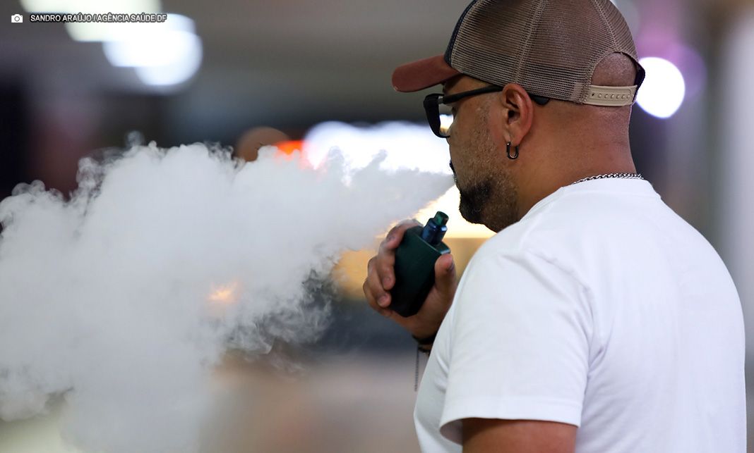 Uso de cigarro eletrônico acende alerta para riscos à saúde