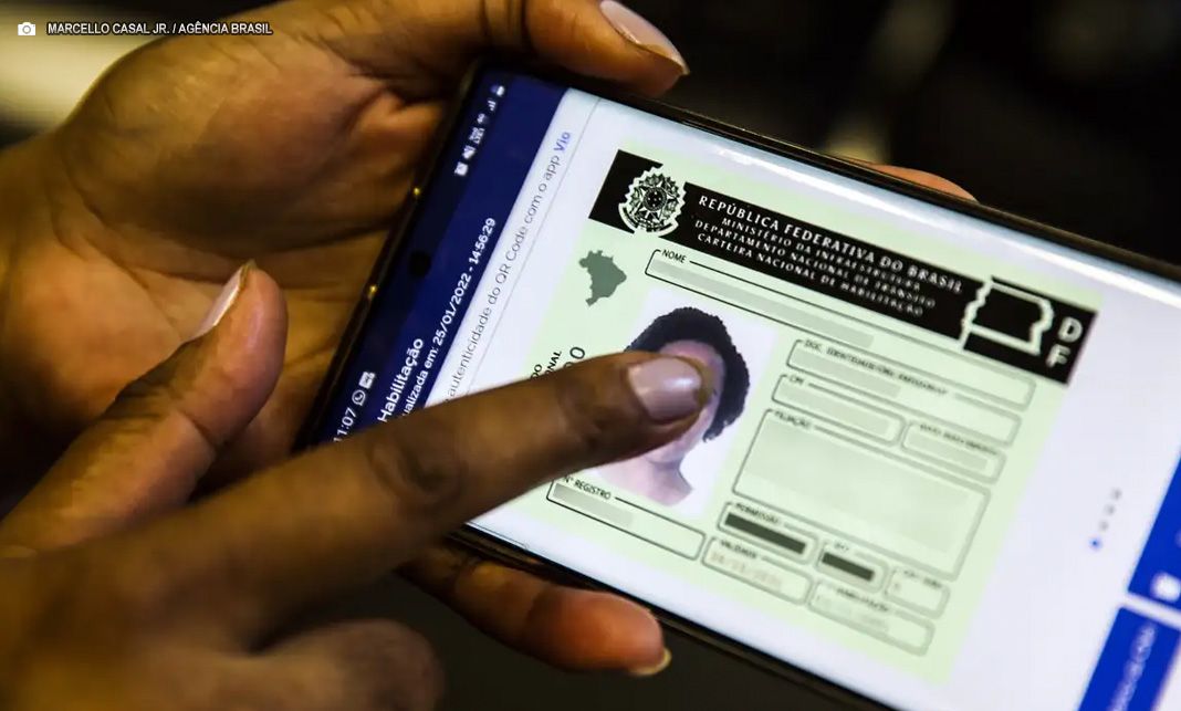 Lula sanciona Lei que permite população de baixa renda tirar carteira de motorista gratuitamente