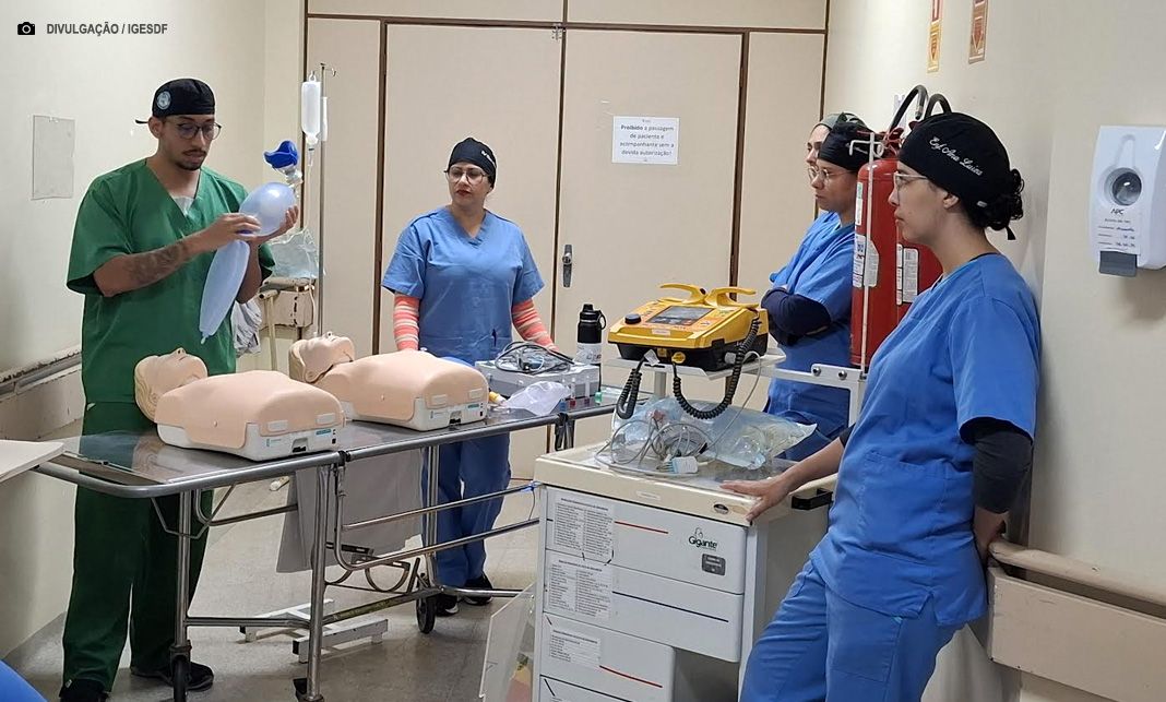 Profissionais do Hospital de Santa Maria recebem treinamento para atuação em paradas cardiorrespiratórias